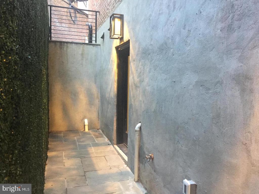 1524 18TH STREET NW Unit: 3