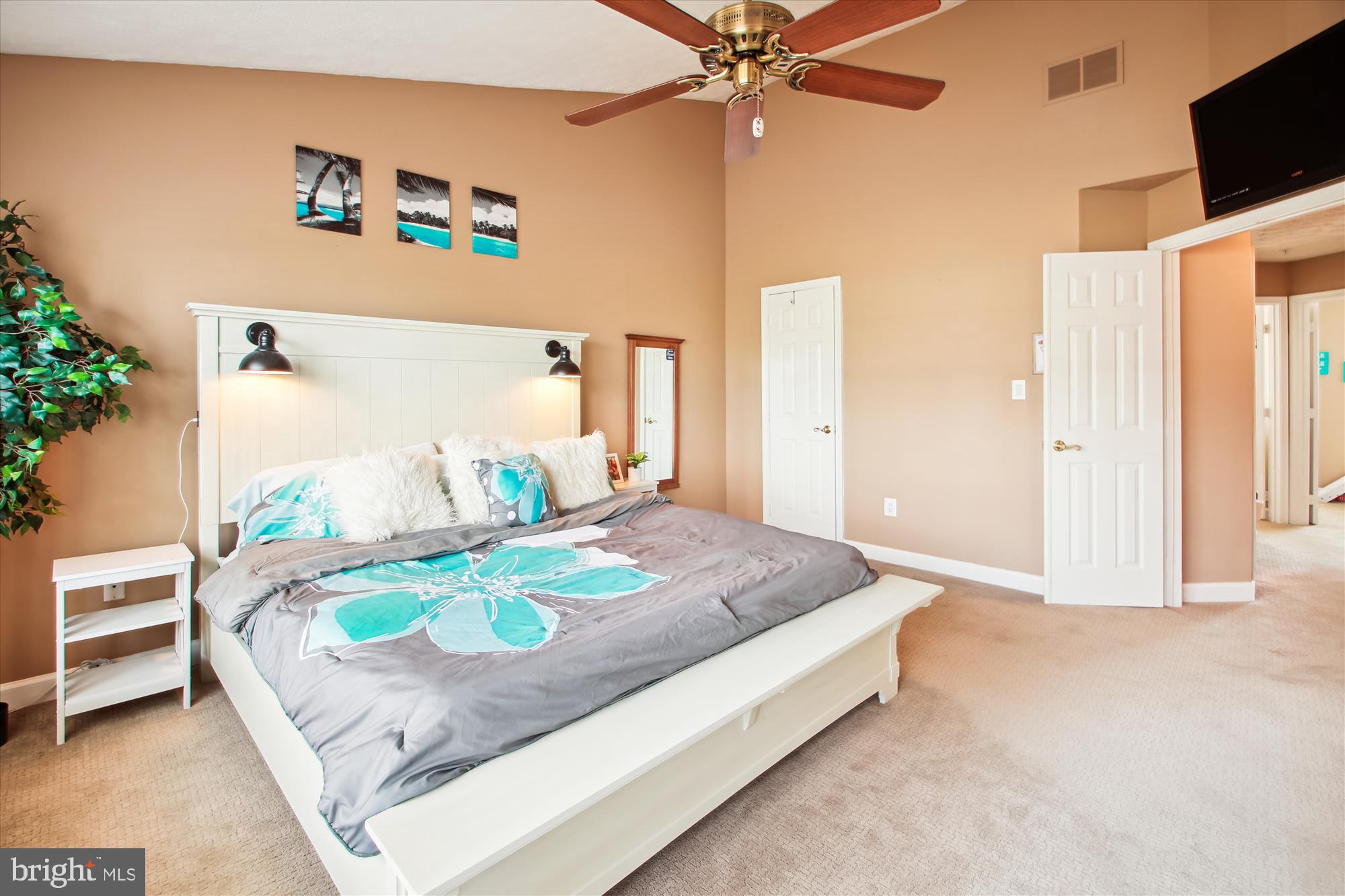 3202 ESCAPADE CIRCLE