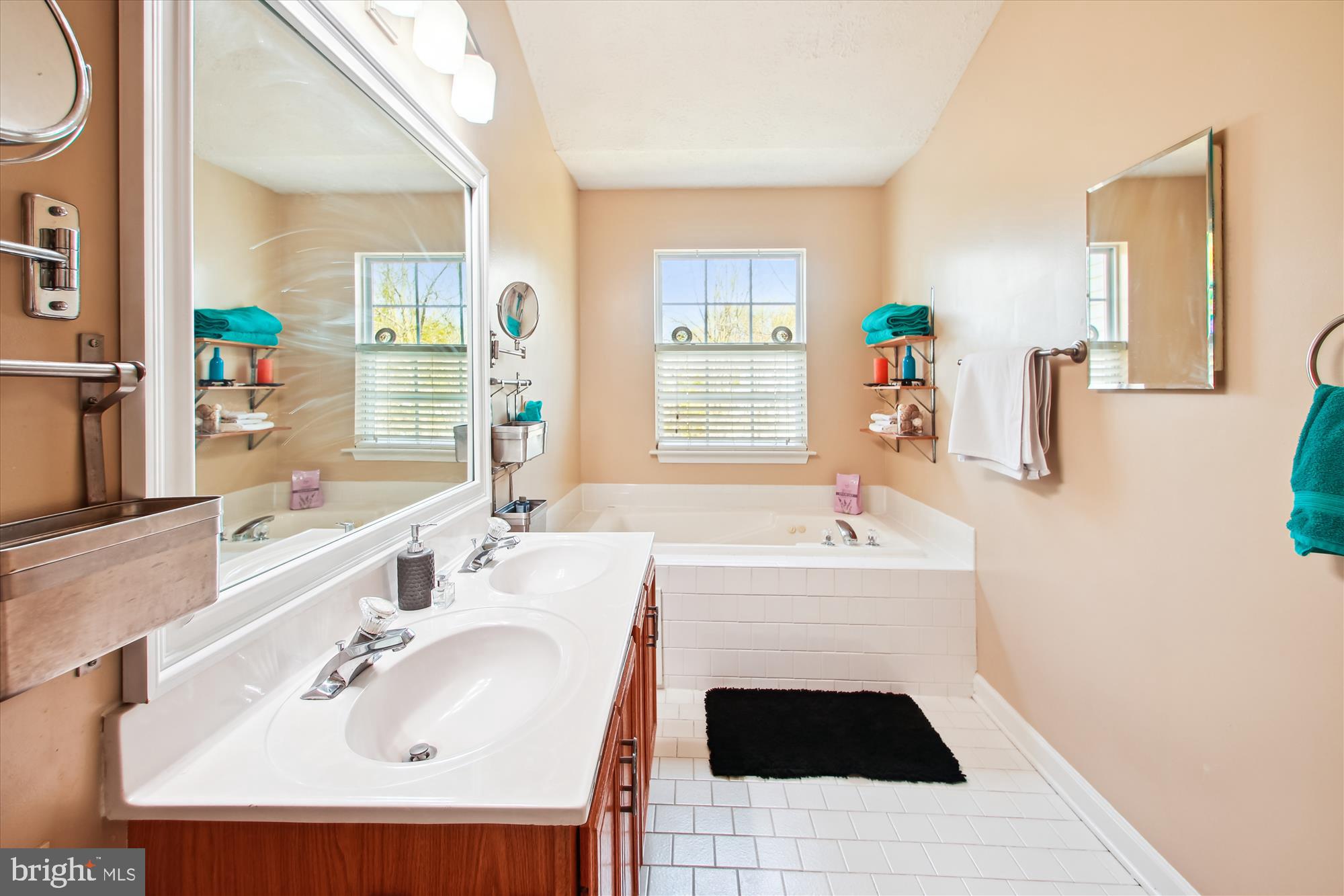 3202 ESCAPADE CIRCLE