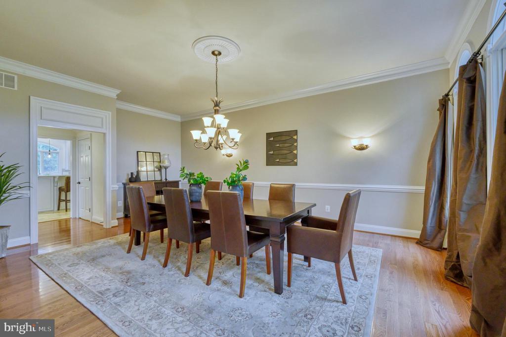 511 BROAD STREAM LANE