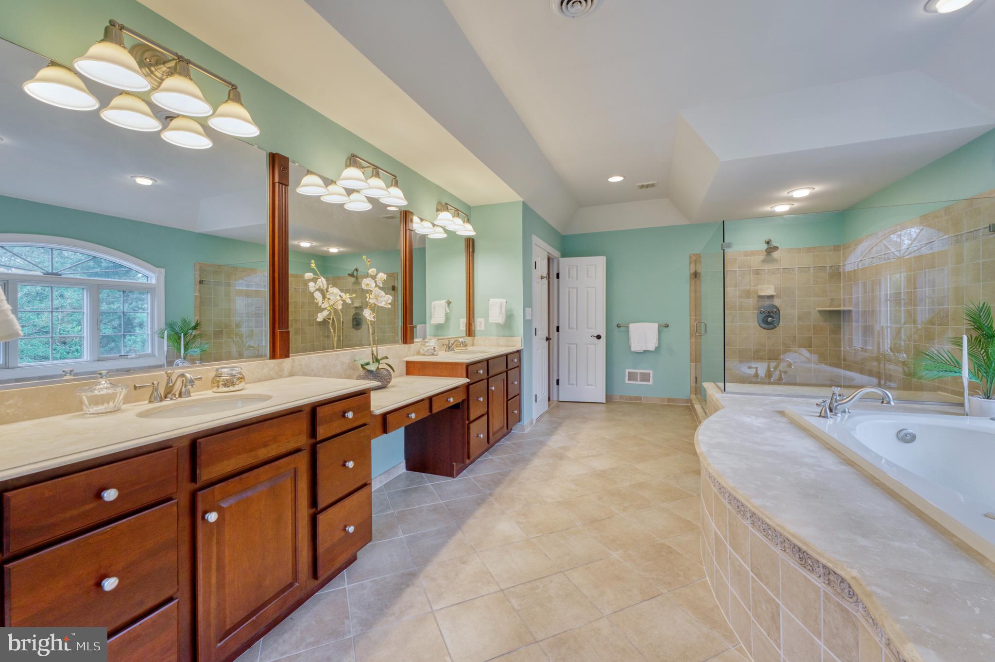 511 BROAD STREAM LANE