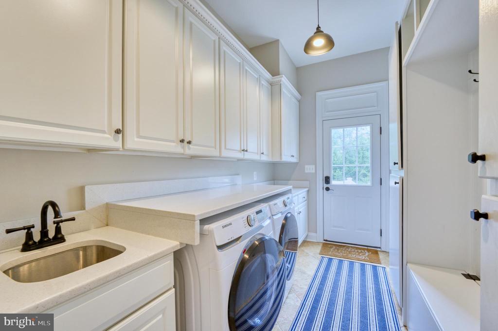 511 BROAD STREAM LANE