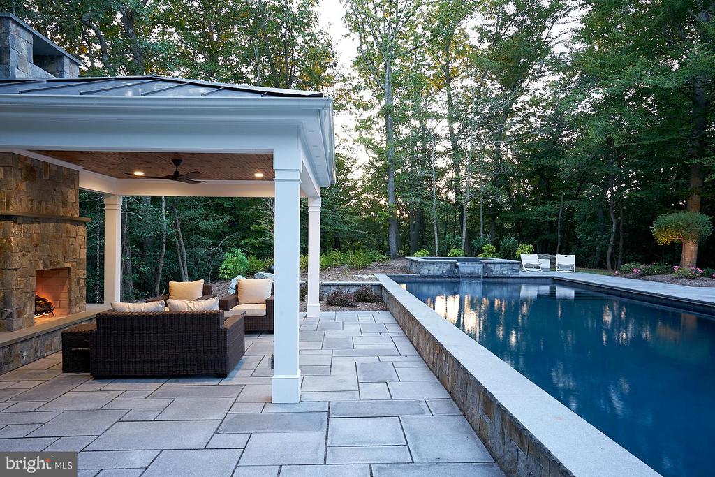 511 BROAD STREAM LANE
