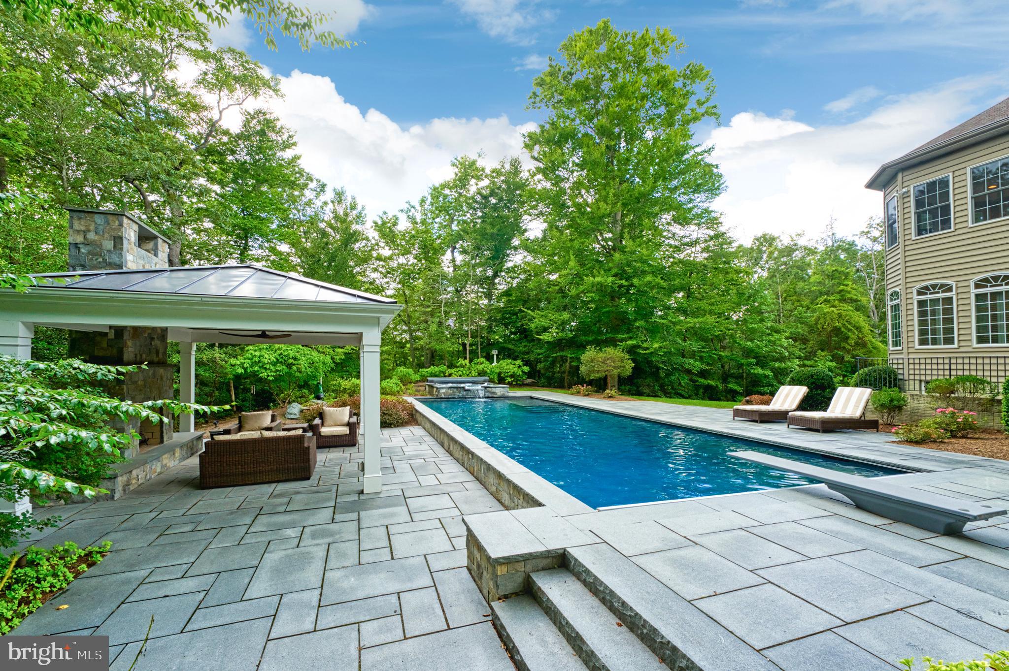 511 BROAD STREAM LANE