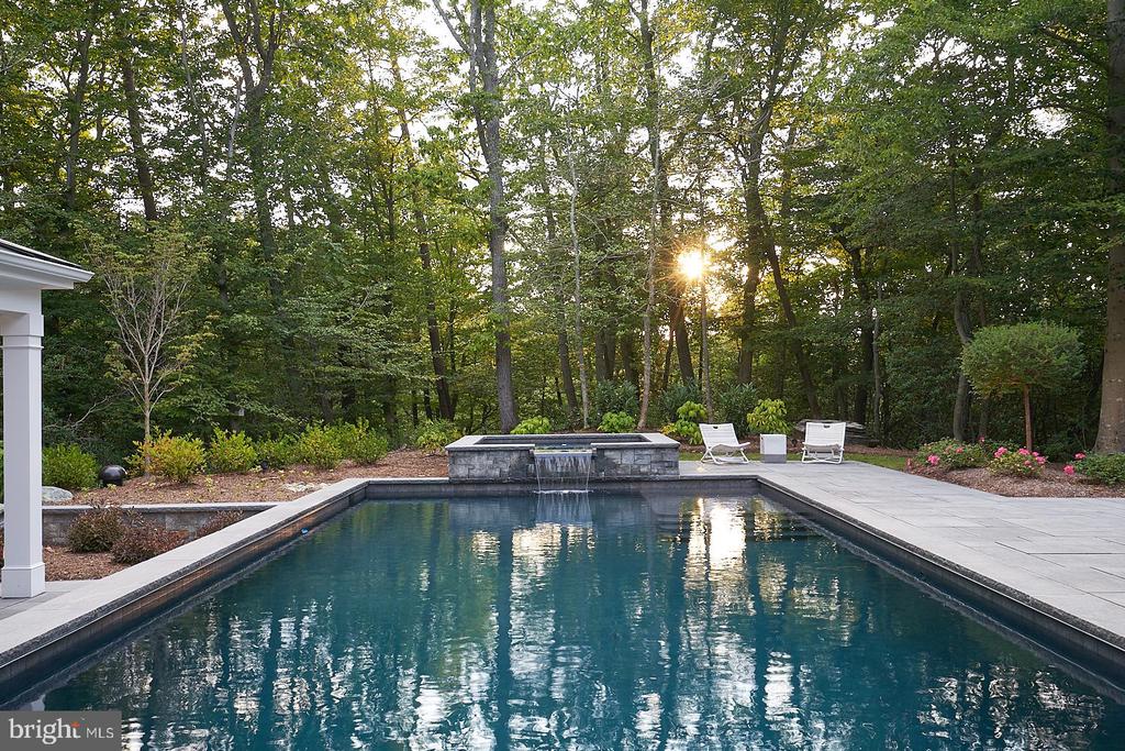 511 BROAD STREAM LANE