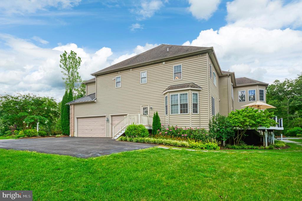 511 BROAD STREAM LANE