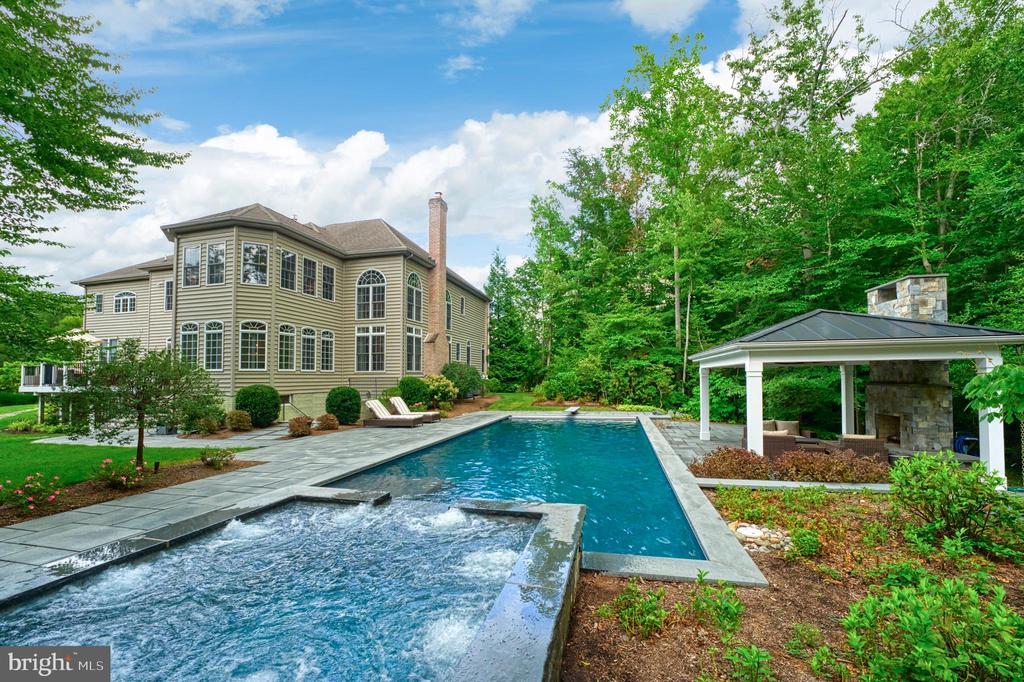 511 BROAD STREAM LANE
