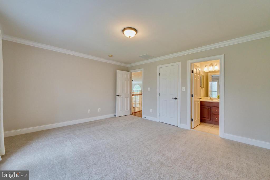 511 BROAD STREAM LANE