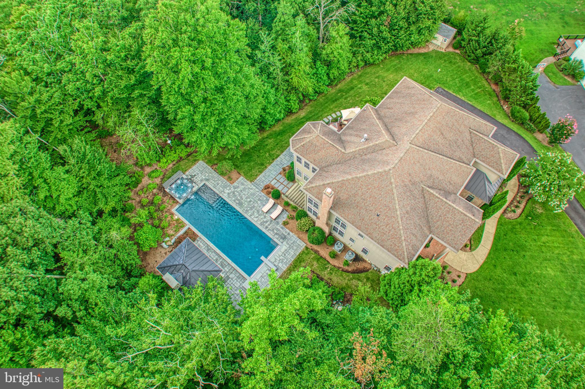 511 BROAD STREAM LANE