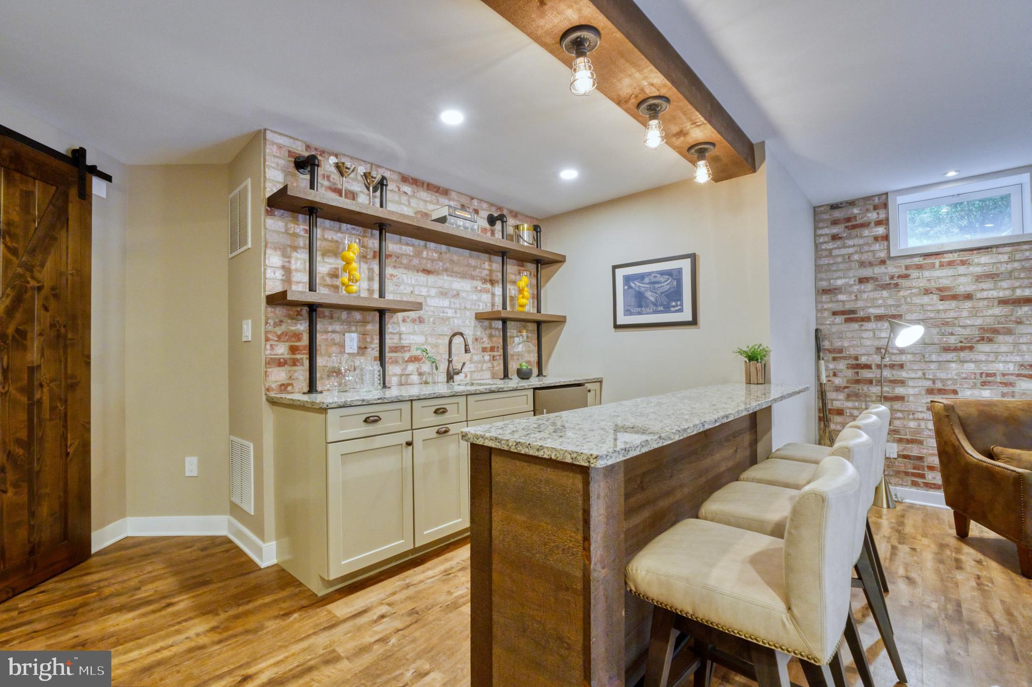 511 BROAD STREAM LANE