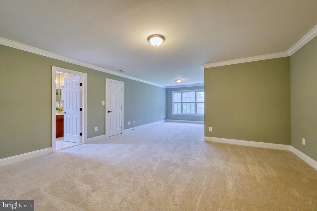511 BROAD STREAM LANE