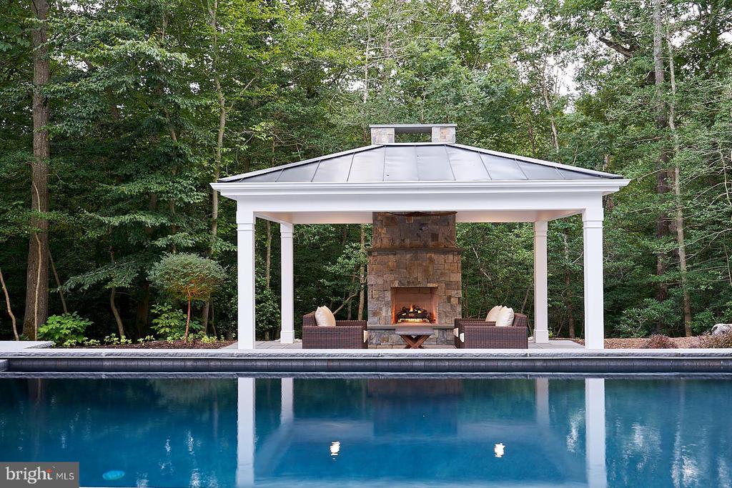 511 BROAD STREAM LANE