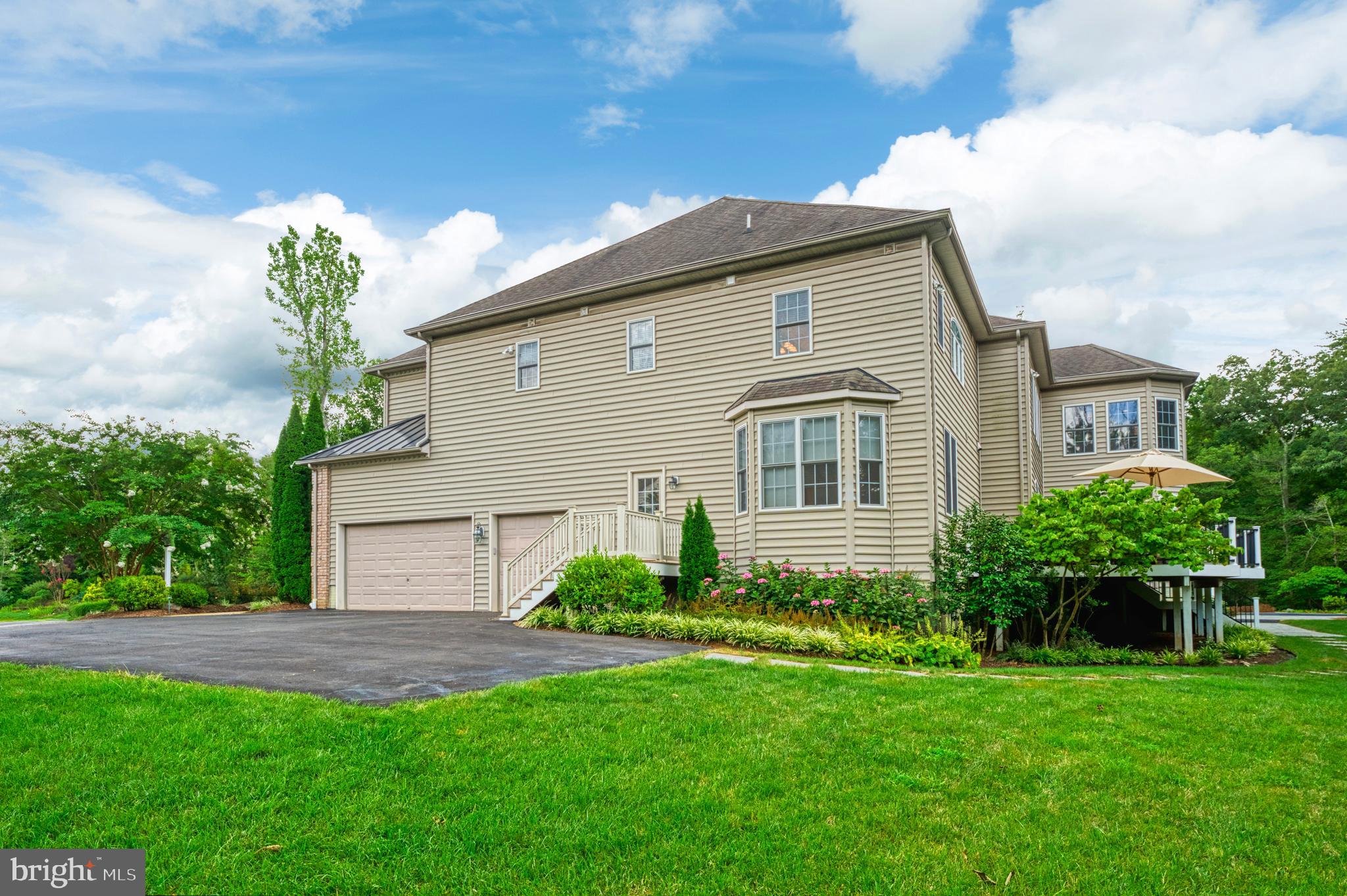 511 BROAD STREAM LANE