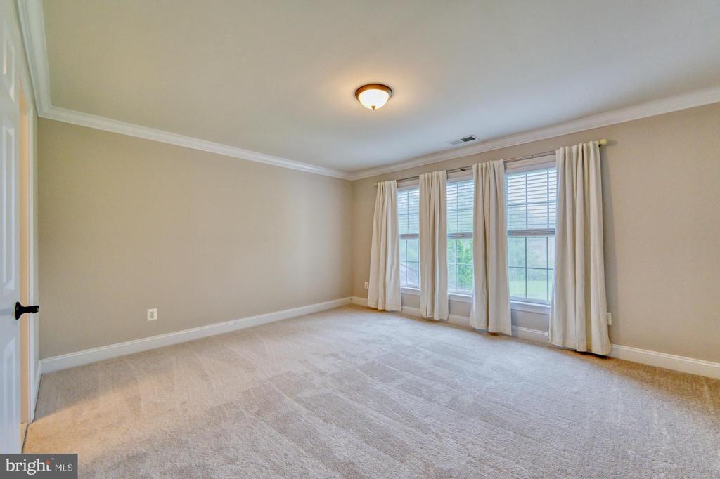 511 BROAD STREAM LANE