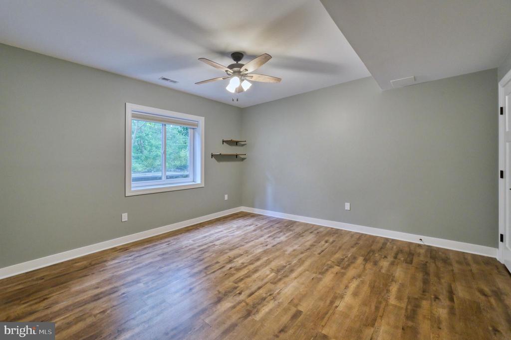 511 BROAD STREAM LANE