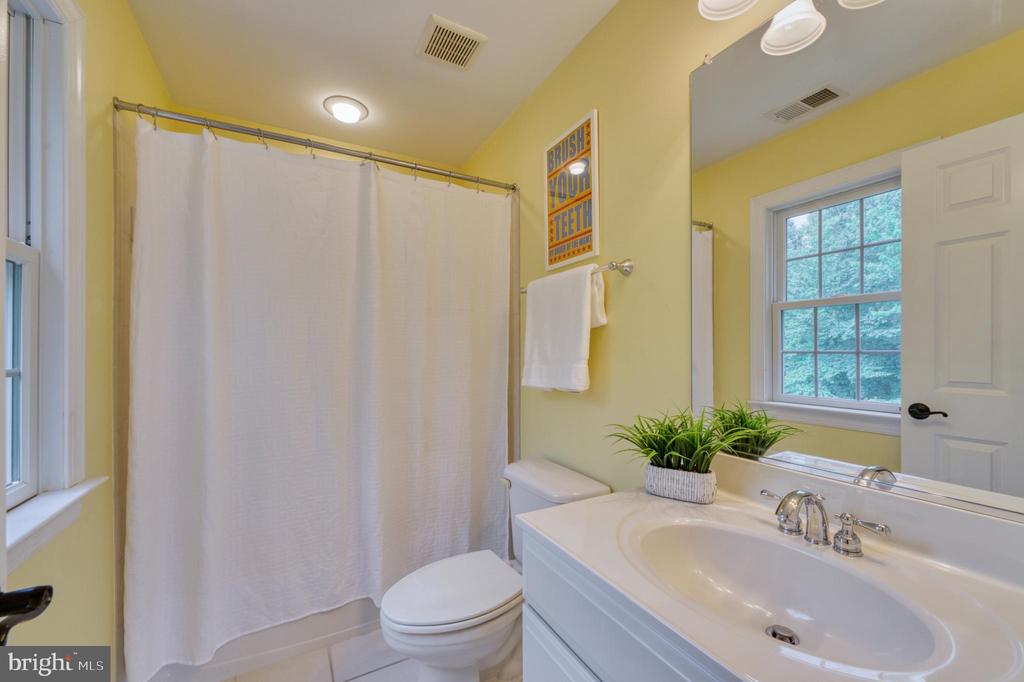 511 BROAD STREAM LANE