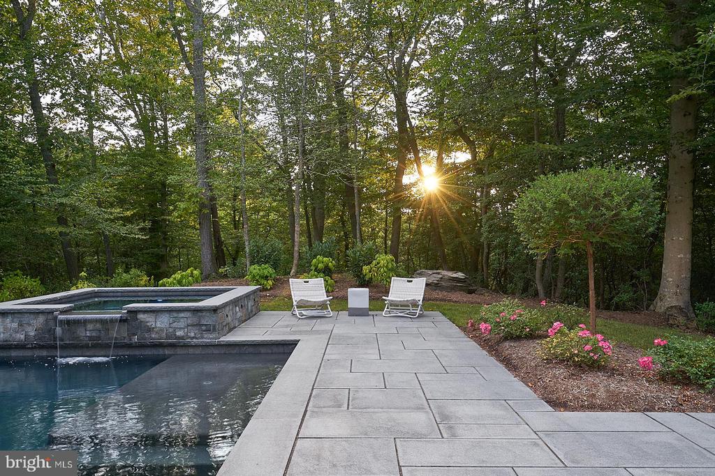 511 BROAD STREAM LANE
