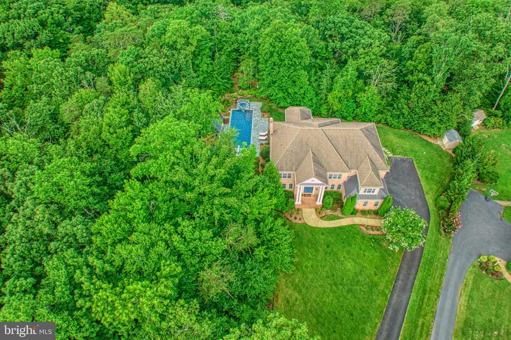 511 BROAD STREAM LANE