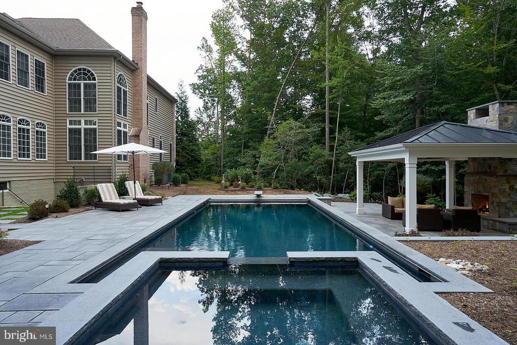 511 BROAD STREAM LANE