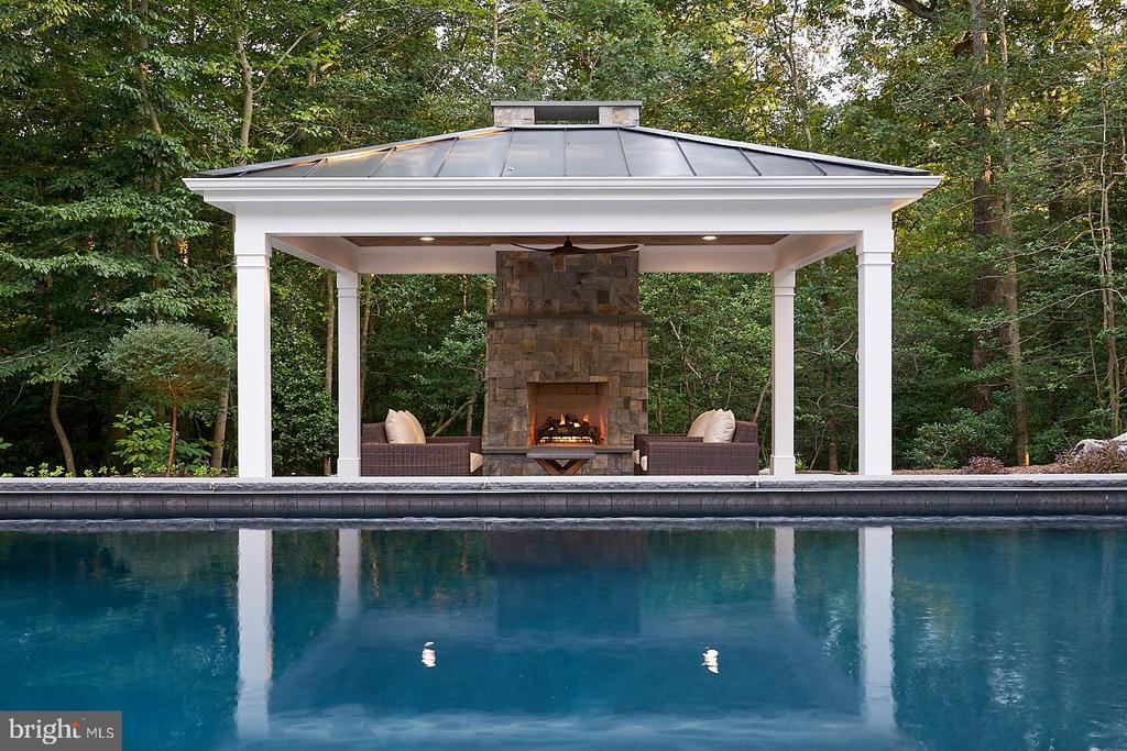 511 BROAD STREAM LANE