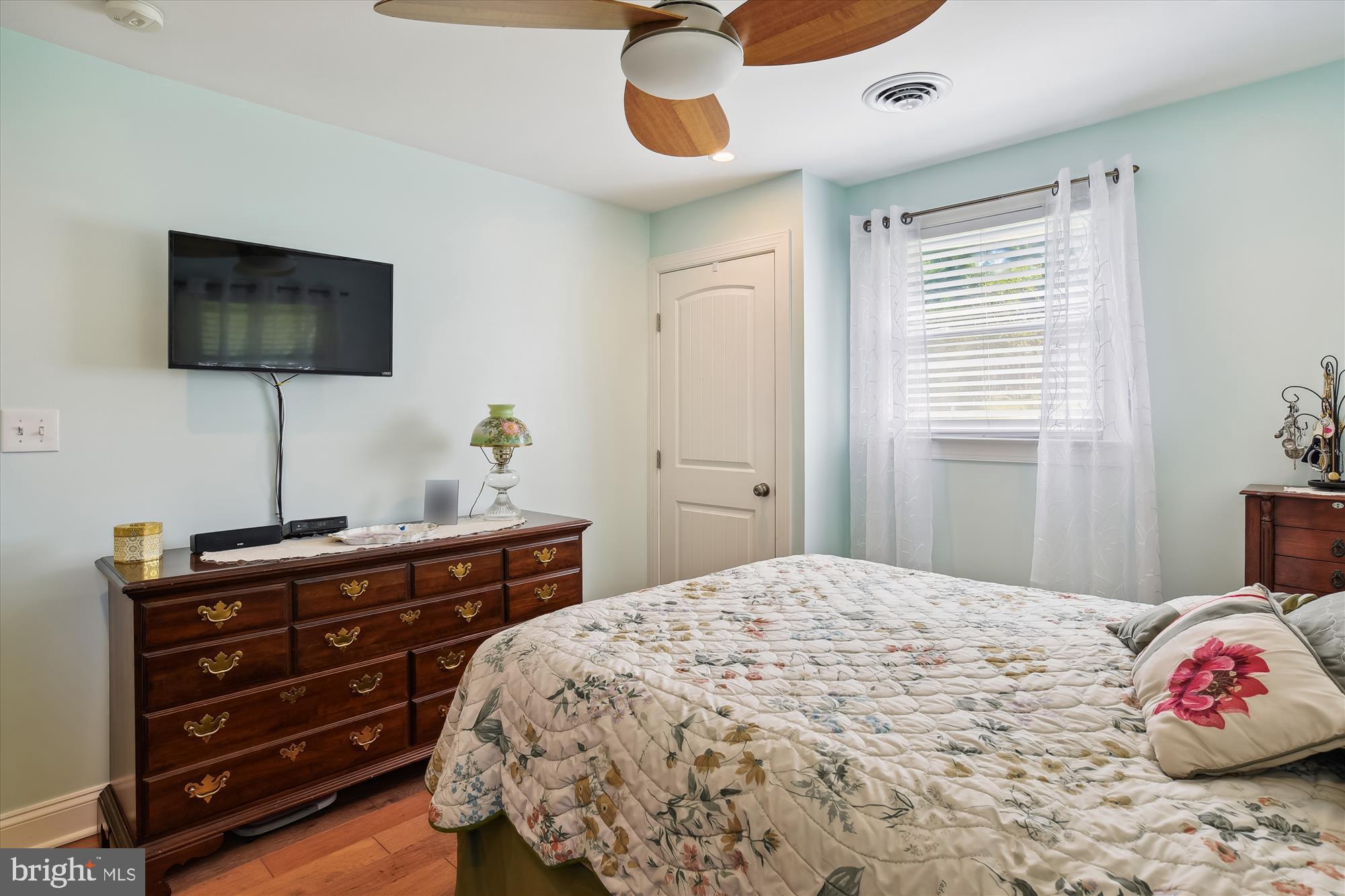 3423 S RIVER TERRACE