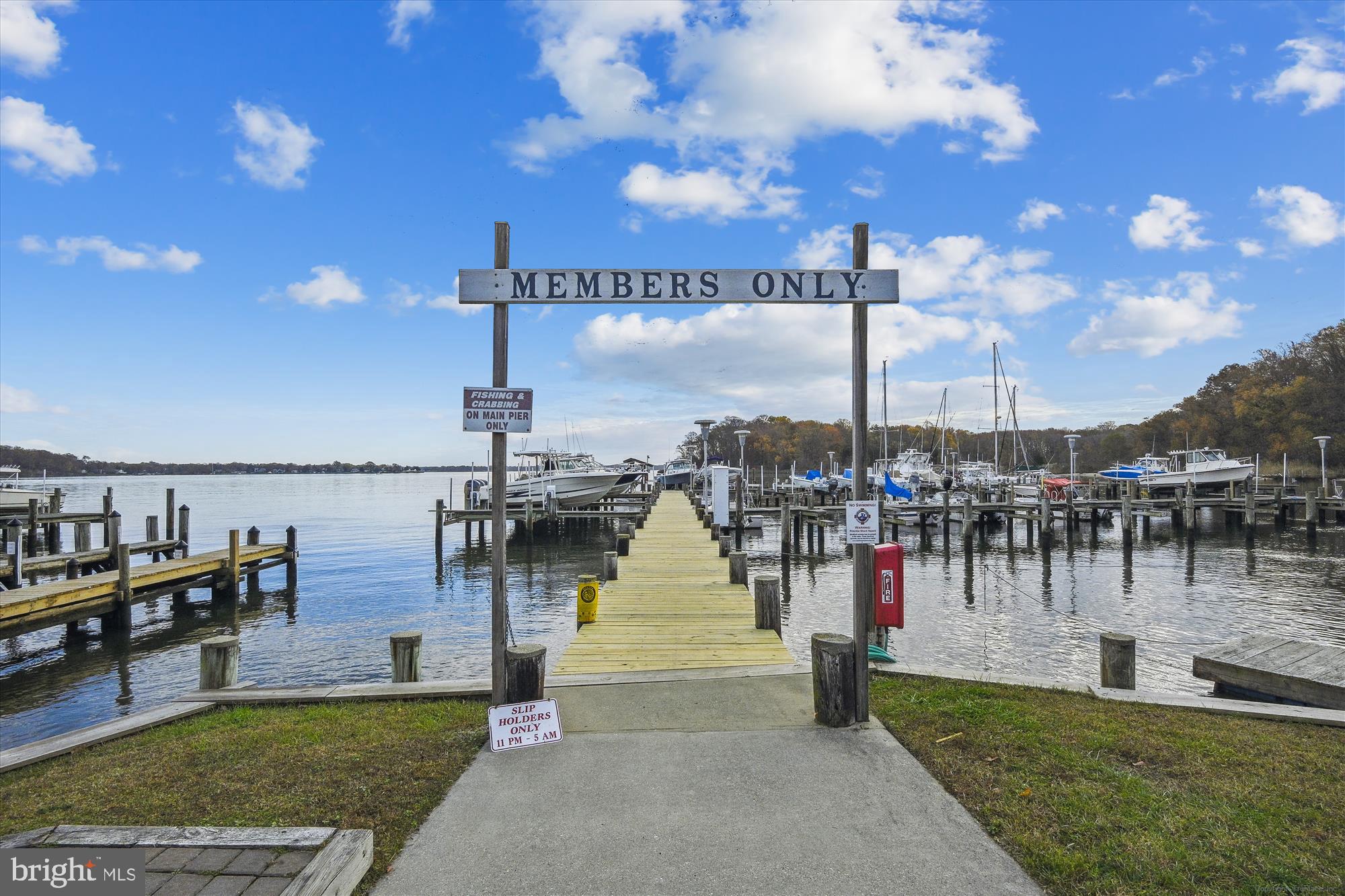 3423 S RIVER TERRACE