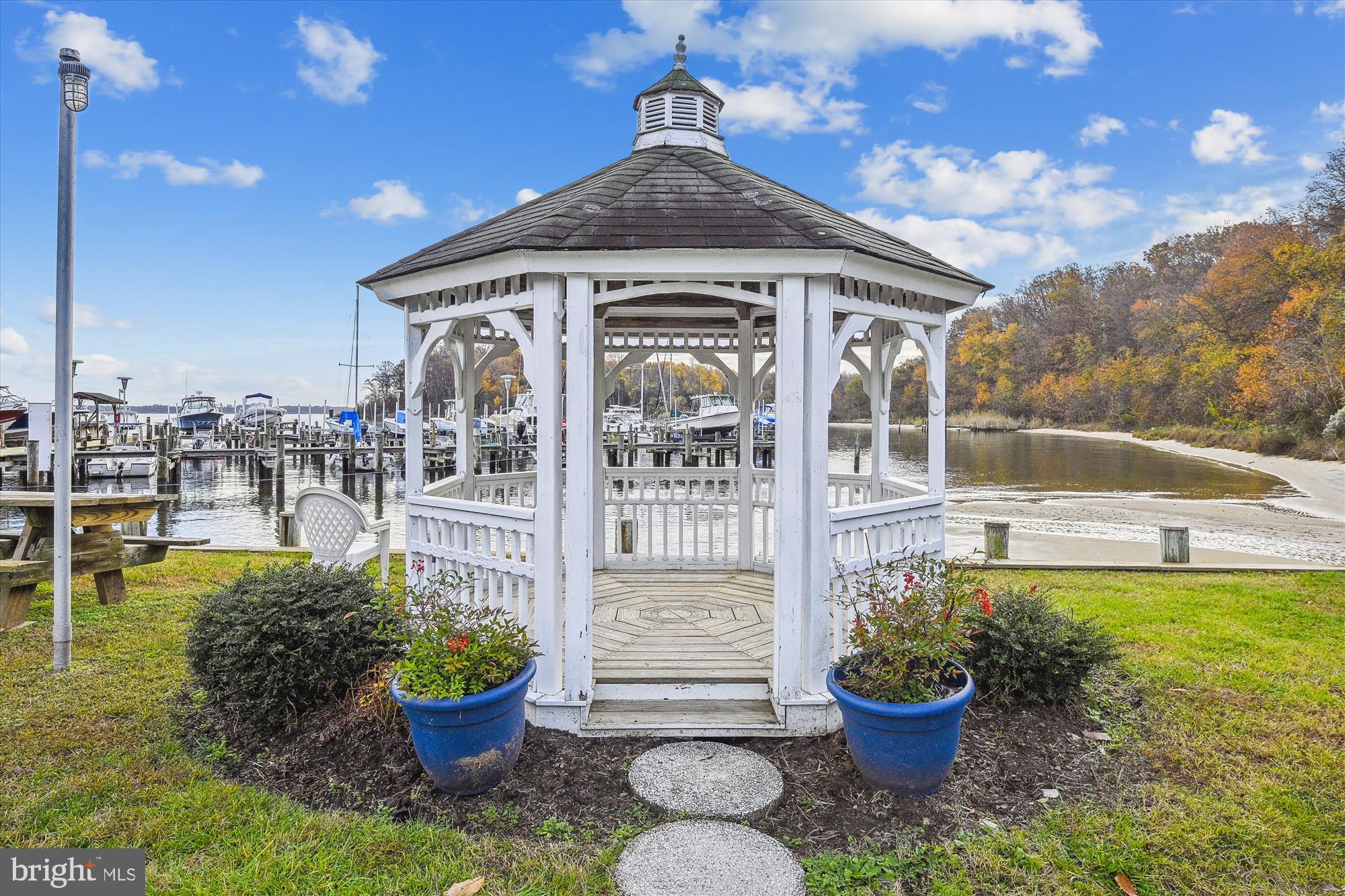 3423 S RIVER TERRACE