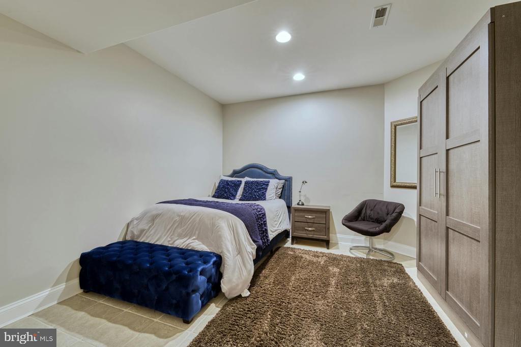 211 NORWOOD ROAD