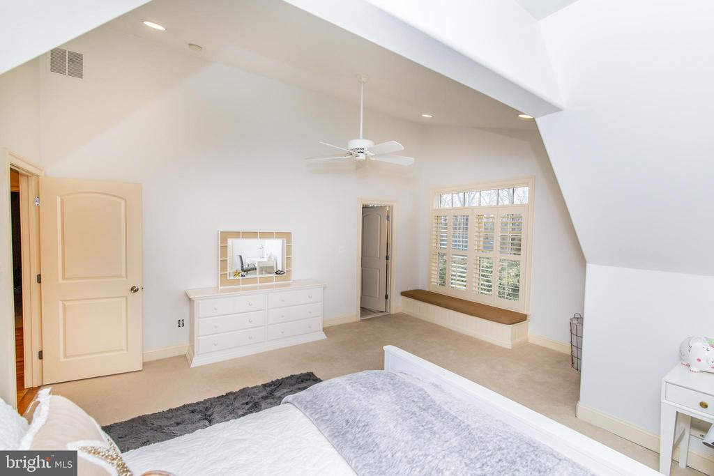 211 NORWOOD ROAD
