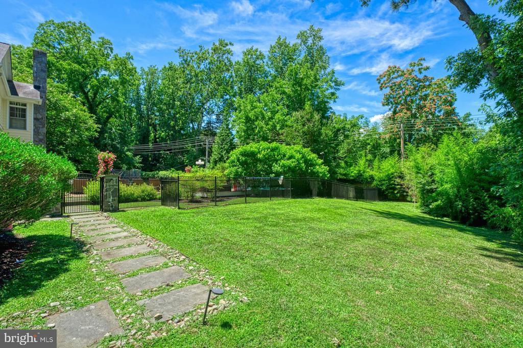 211 NORWOOD ROAD