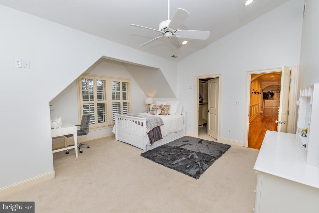 211 NORWOOD ROAD