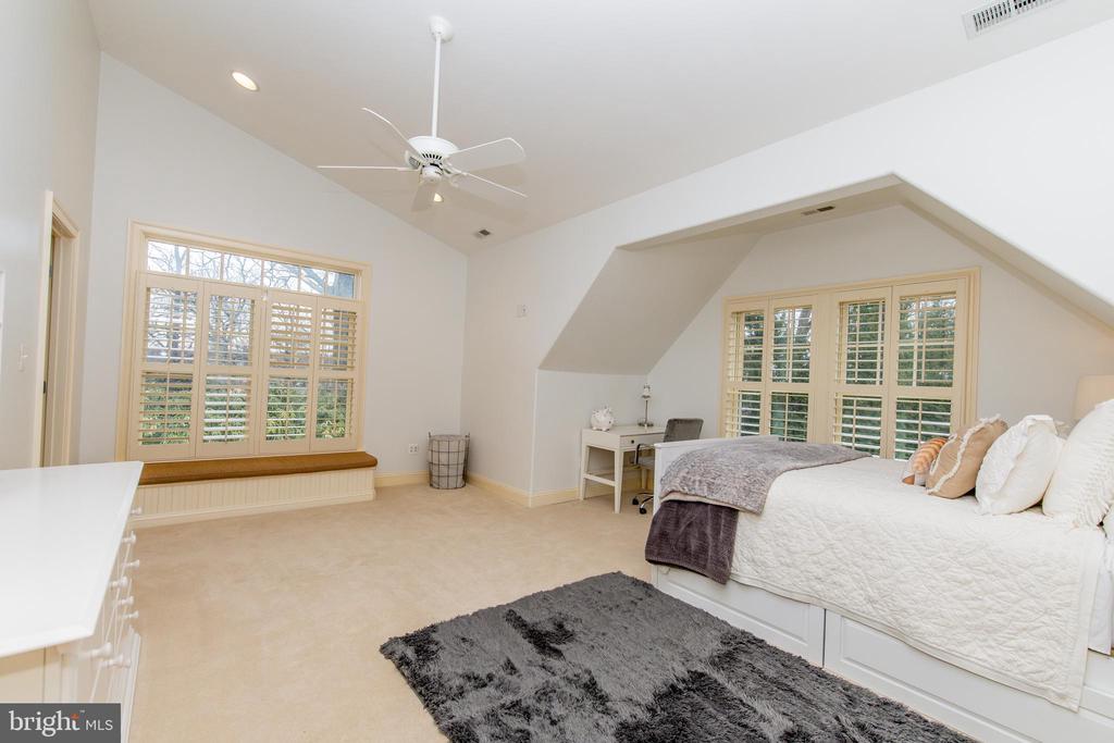 211 NORWOOD ROAD