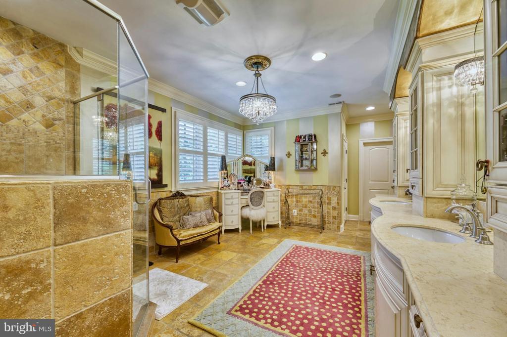 211 NORWOOD ROAD