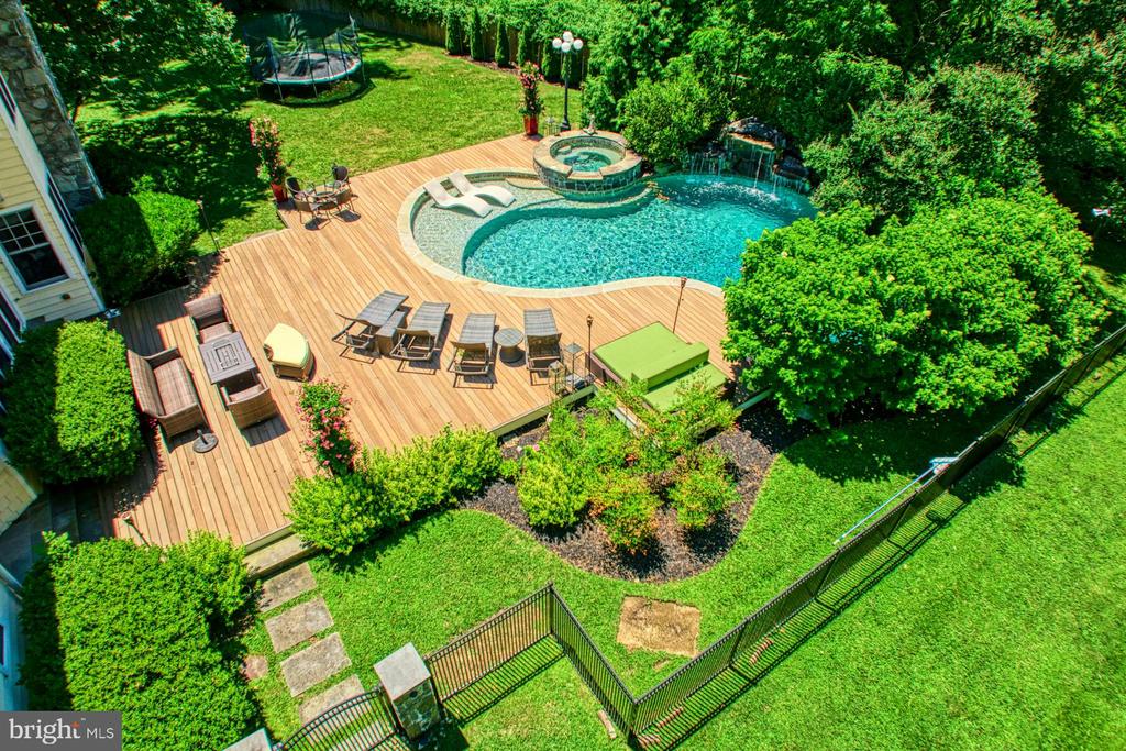 211 NORWOOD ROAD