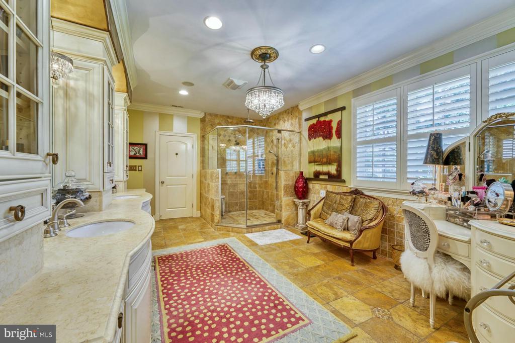 211 NORWOOD ROAD