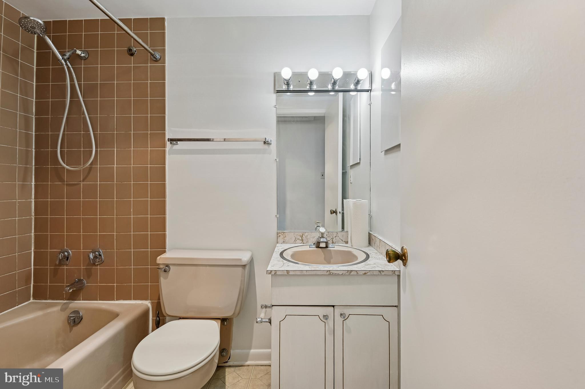 312 SEVERN AVENUE W405