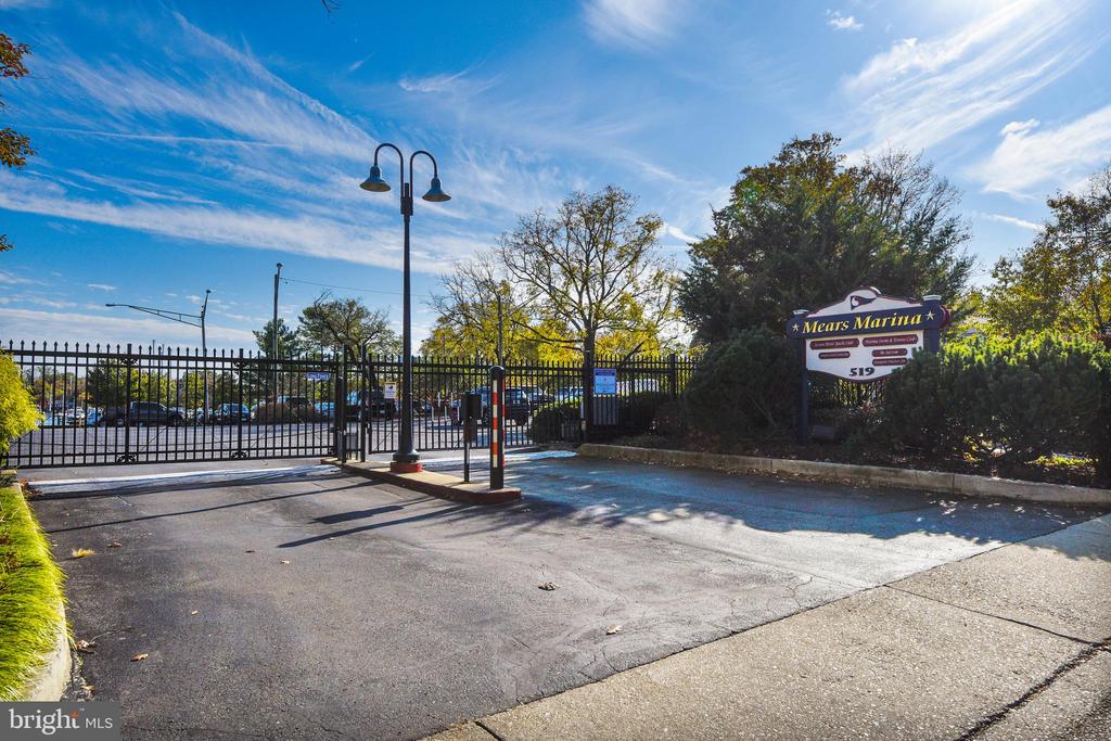 312 SEVERN AVENUE E407