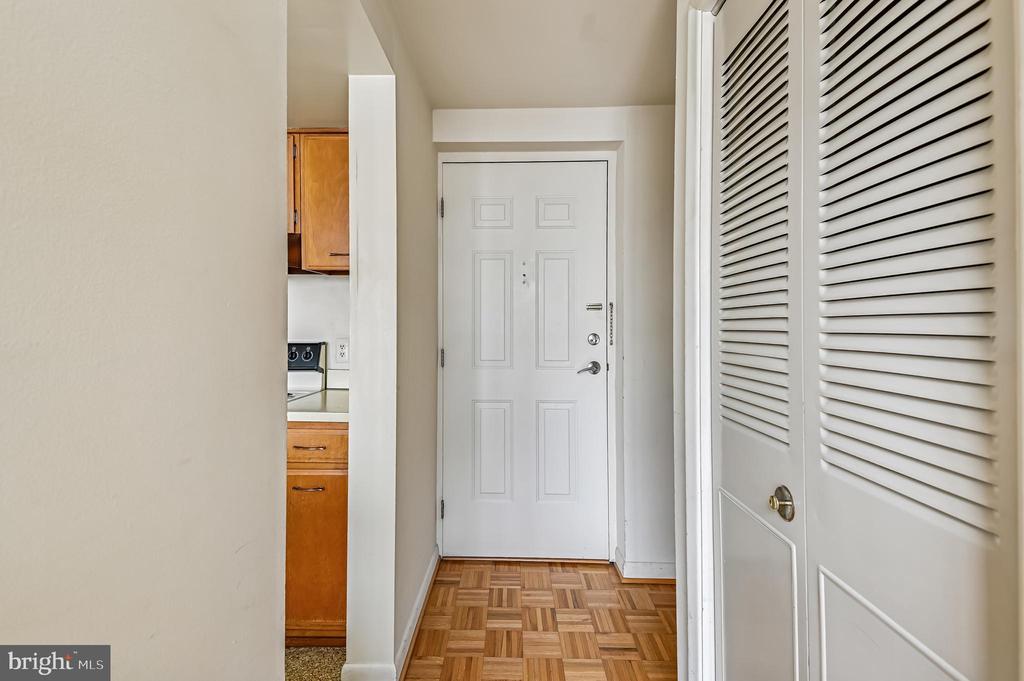 312 SEVERN AVENUE E407