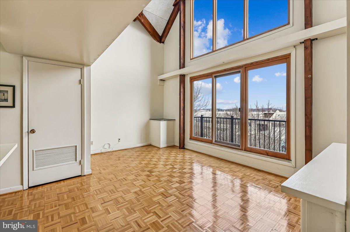 312 SEVERN AVENUE E407