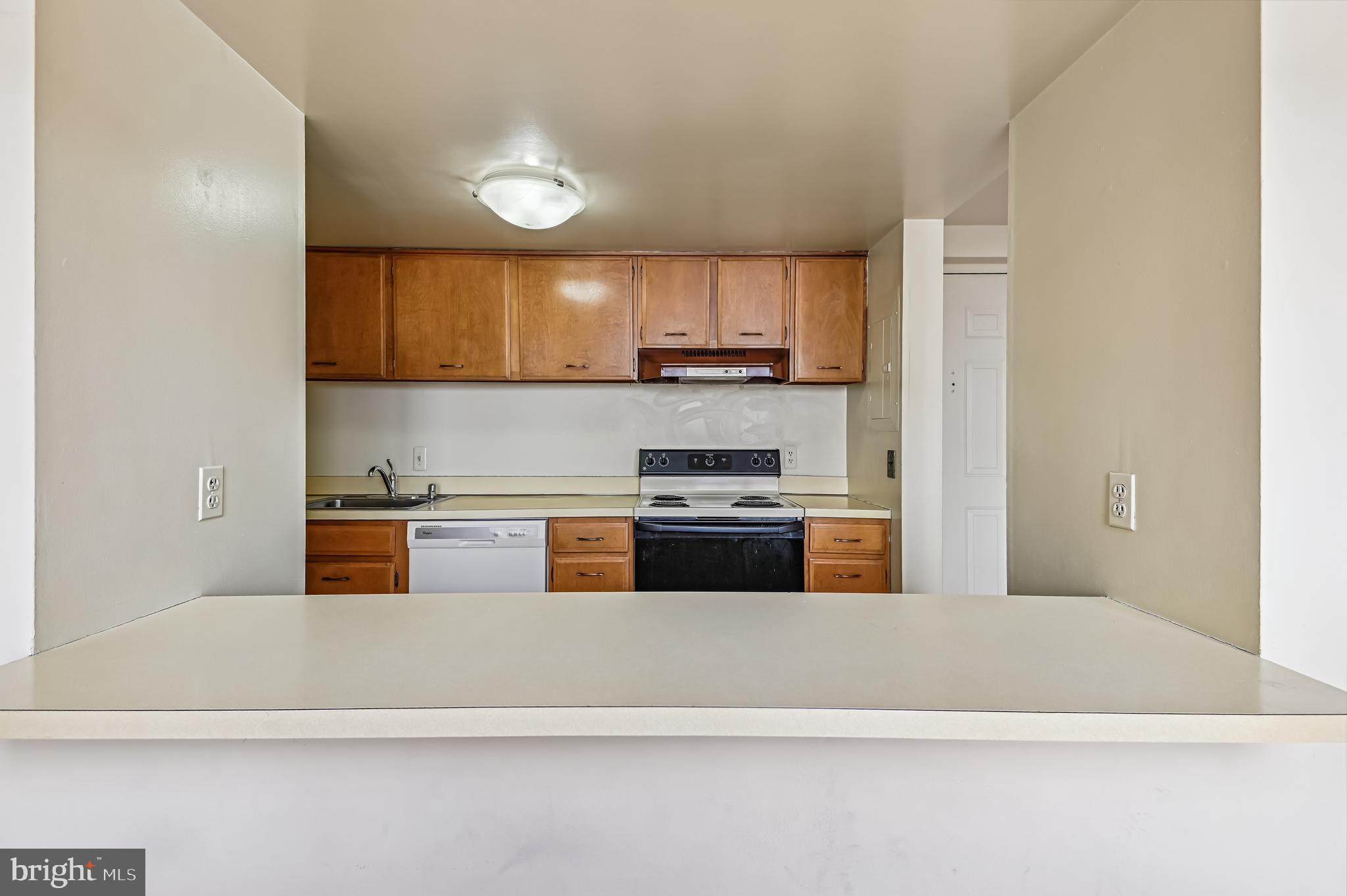 312 SEVERN AVENUE E407