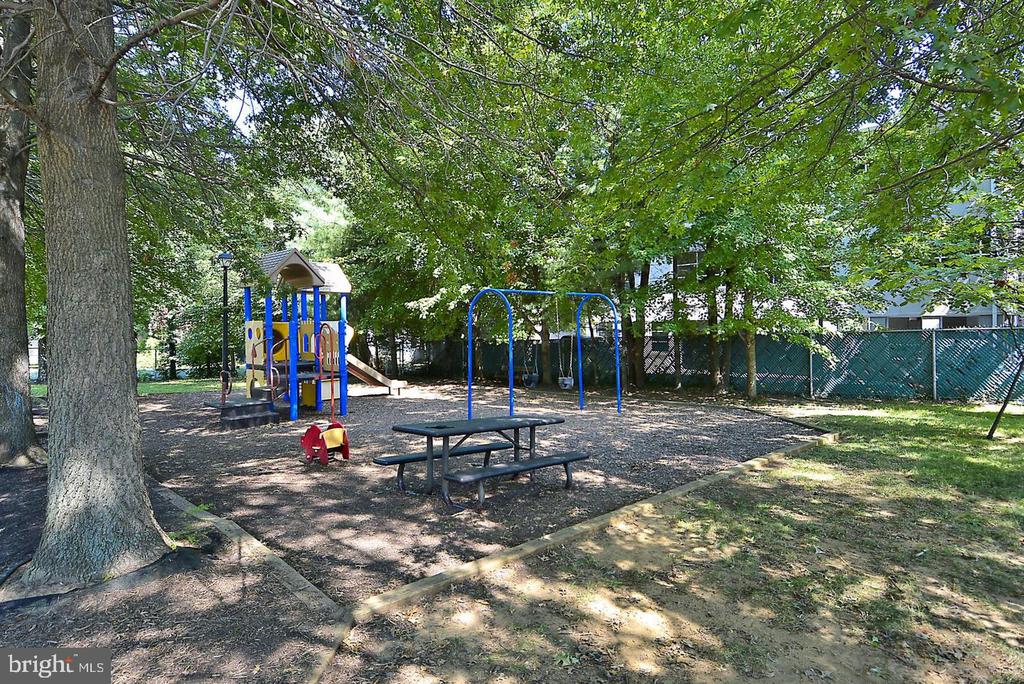 312 SEVERN AVENUE Unit: W405
