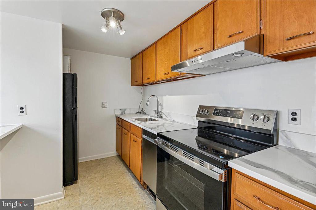 312 SEVERN AVENUE Unit: W405