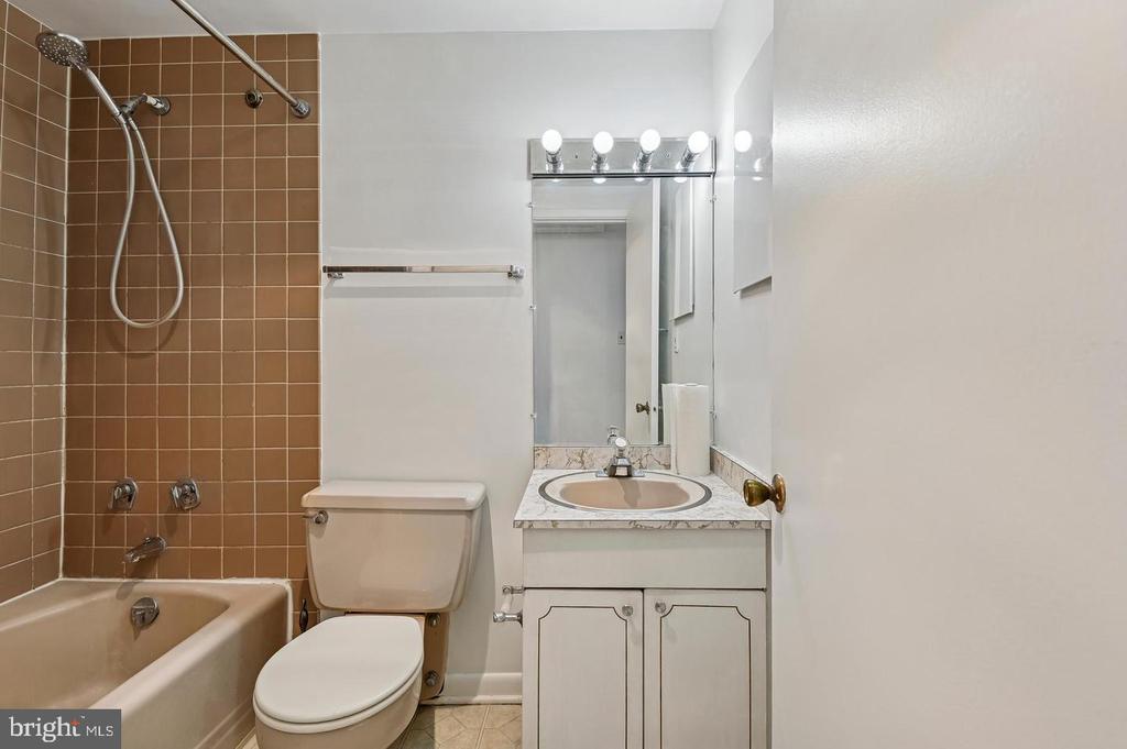 312 SEVERN AVENUE Unit: W405