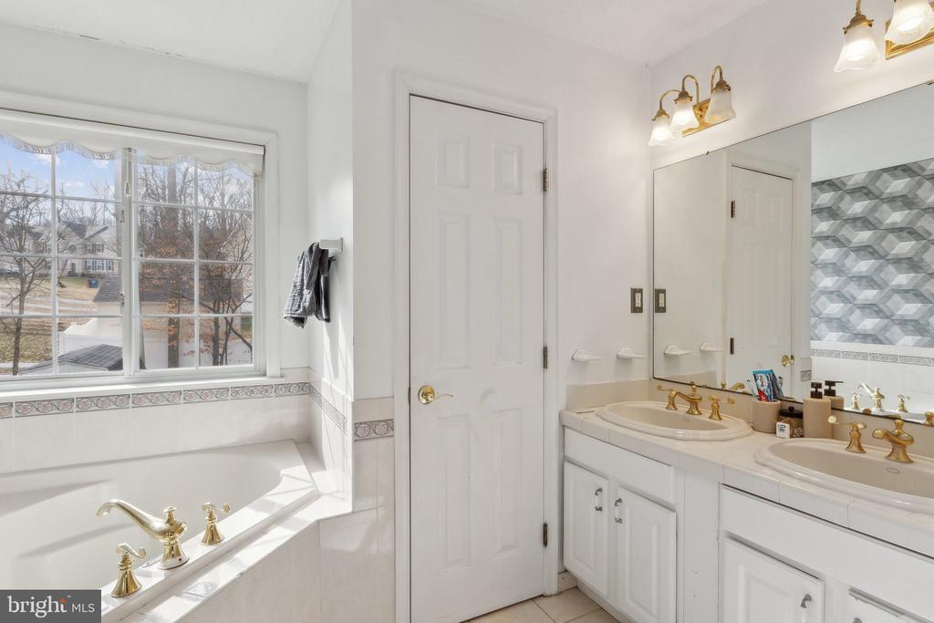 7965 PEBBLE CREEK COURT