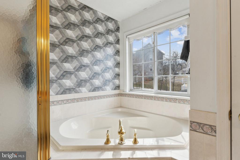 7965 PEBBLE CREEK COURT