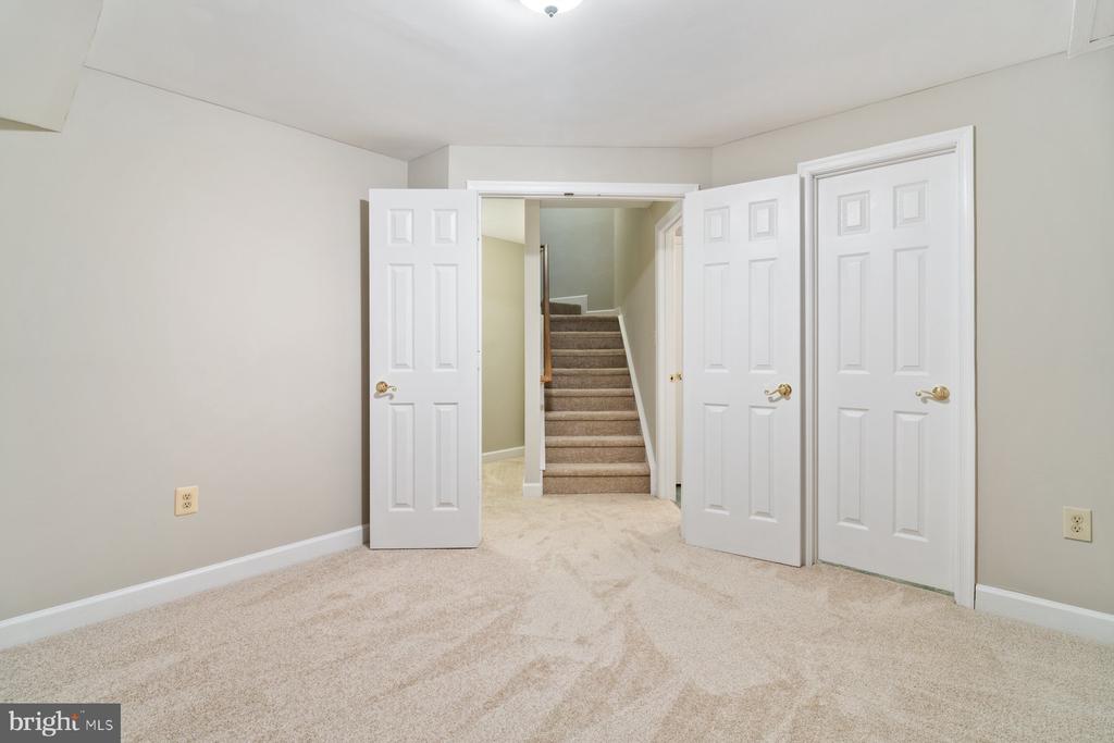 9267 RIDGEFIELD CIRCLE