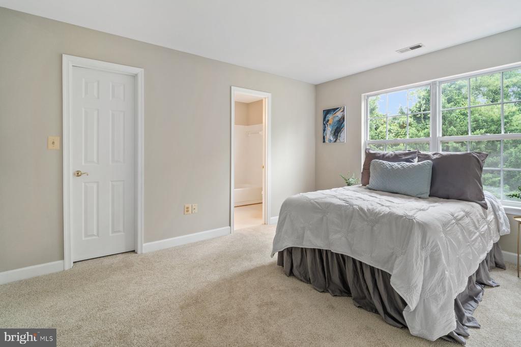 9267 RIDGEFIELD CIRCLE