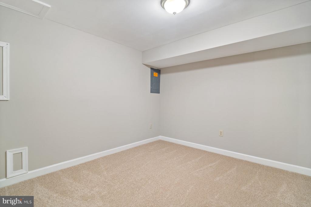 9267 RIDGEFIELD CIRCLE