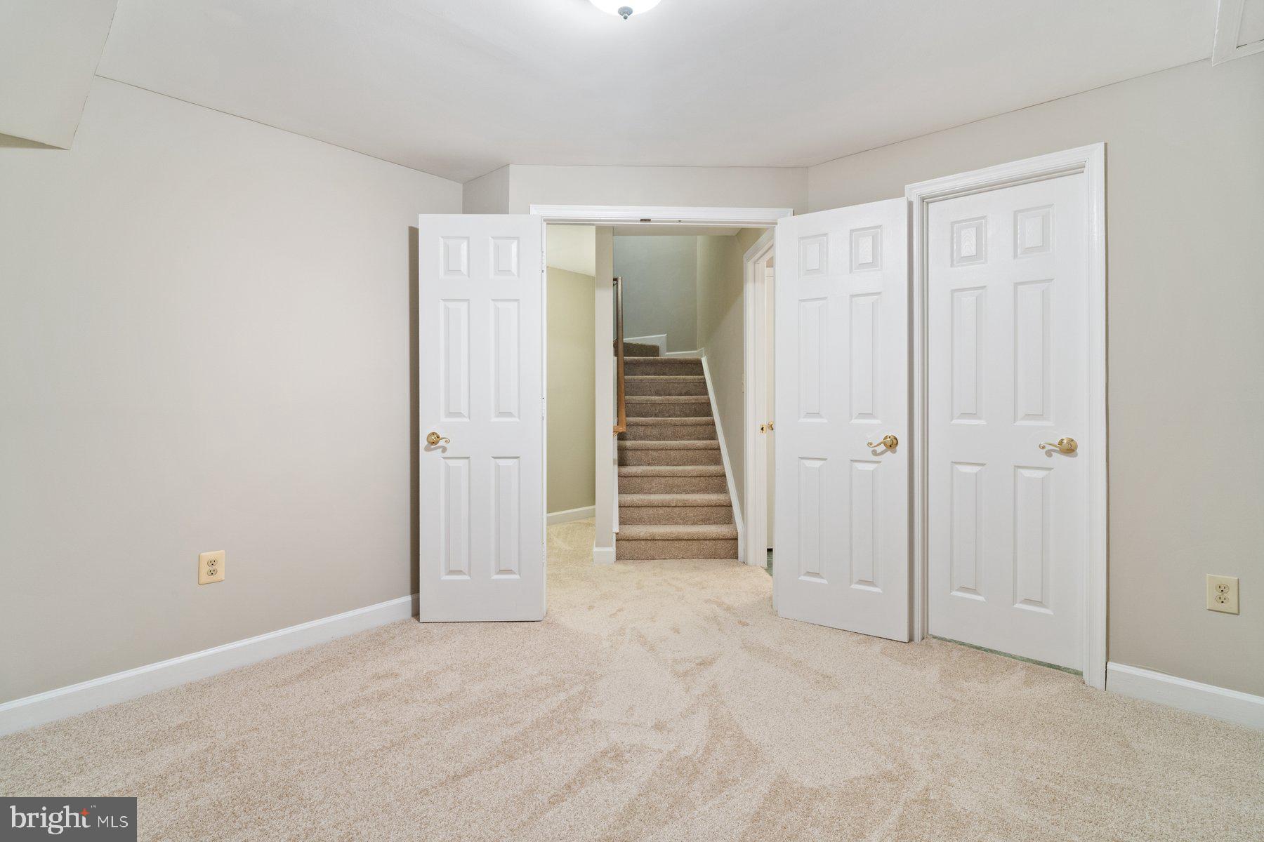 9267 RIDGEFIELD CIRCLE