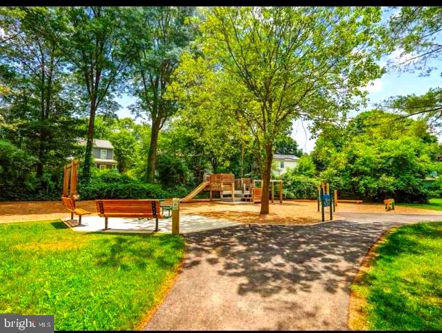 7946 FLAGWALK TERRACE